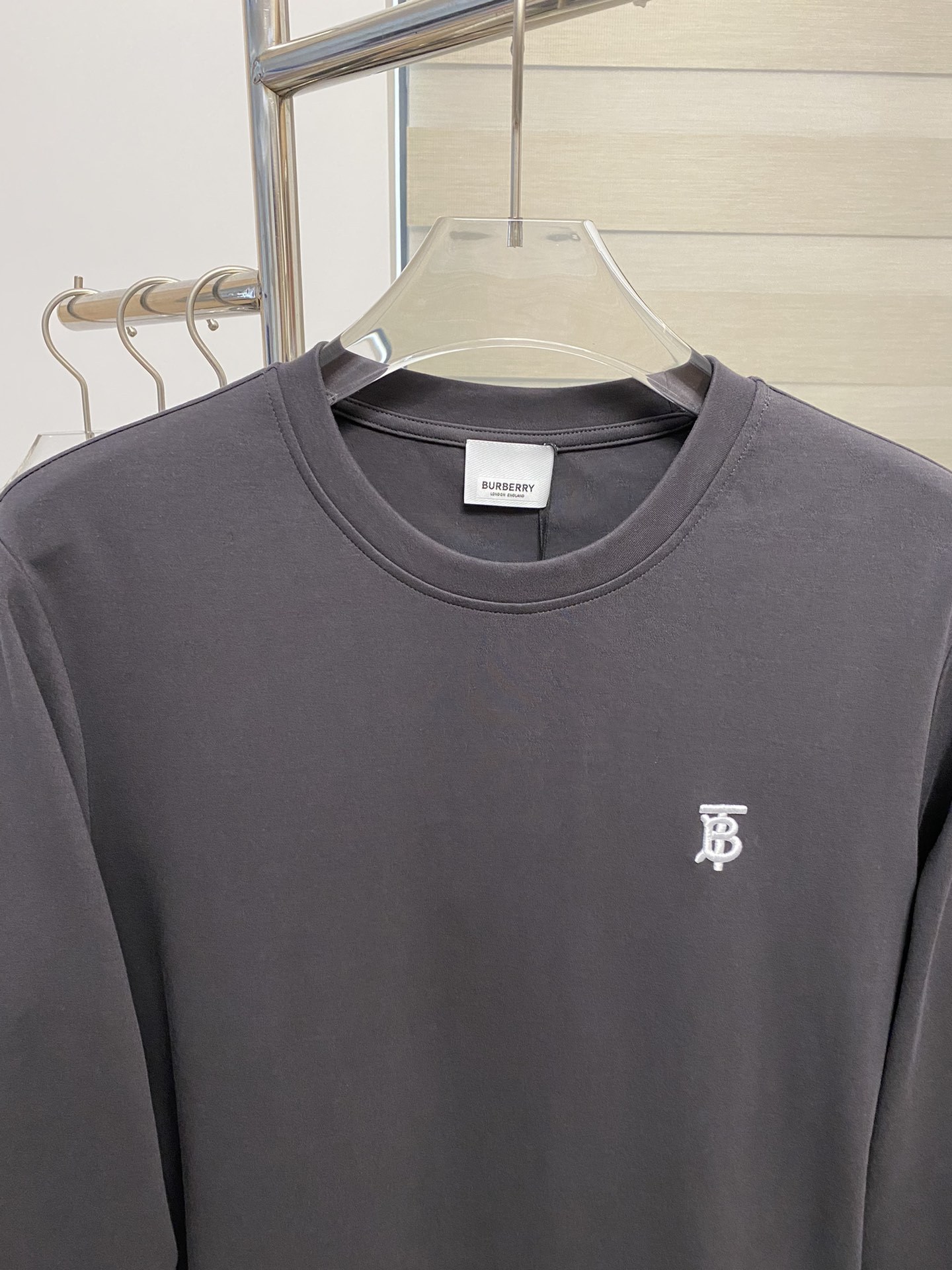 GXZ Men’s Minimalist Long-Sleeve T-Shirt – Premium Fabric and Timeless Design