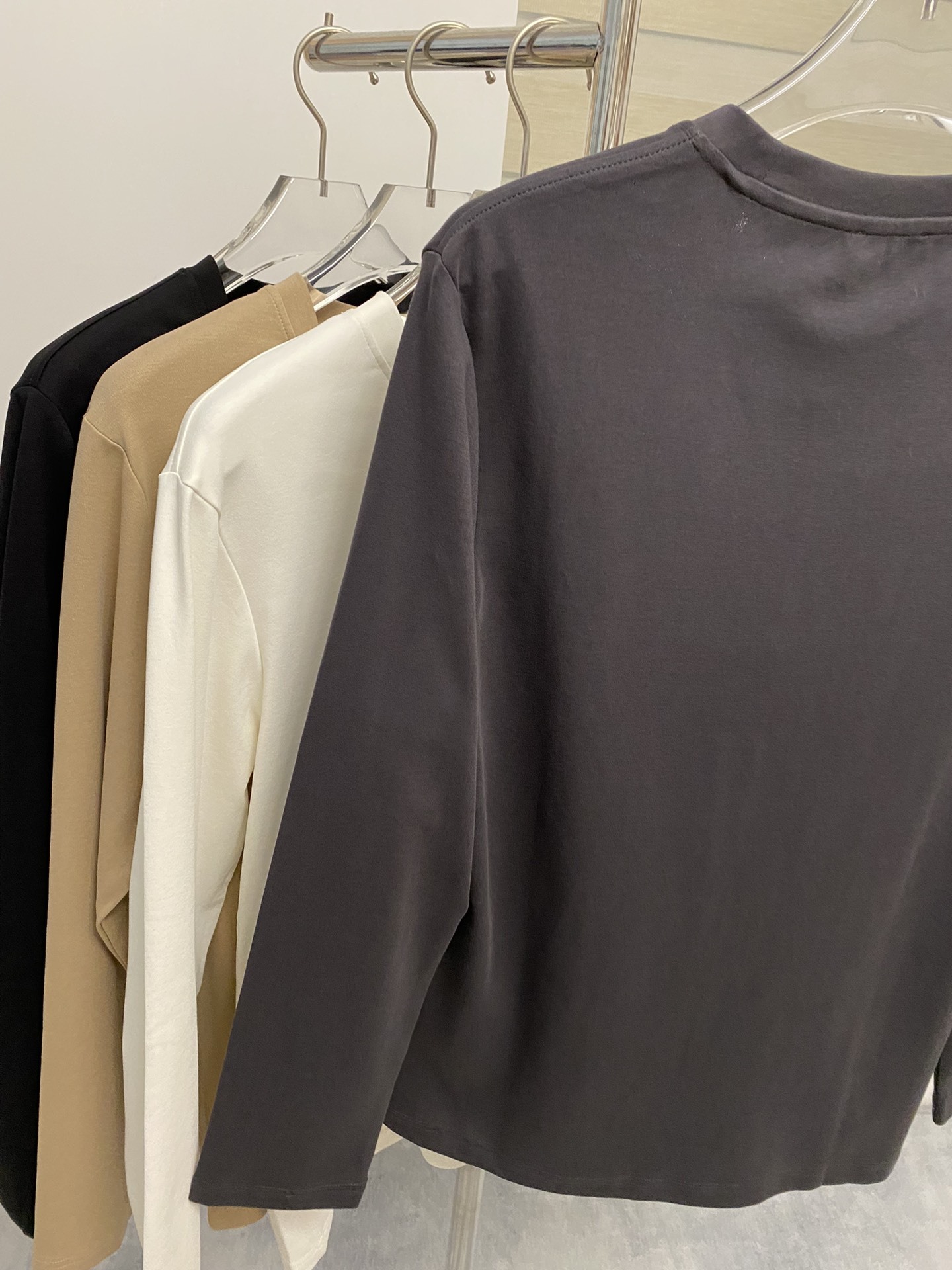 GXZ Men’s Minimalist Long-Sleeve T-Shirt – Premium Fabric and Timeless Design
