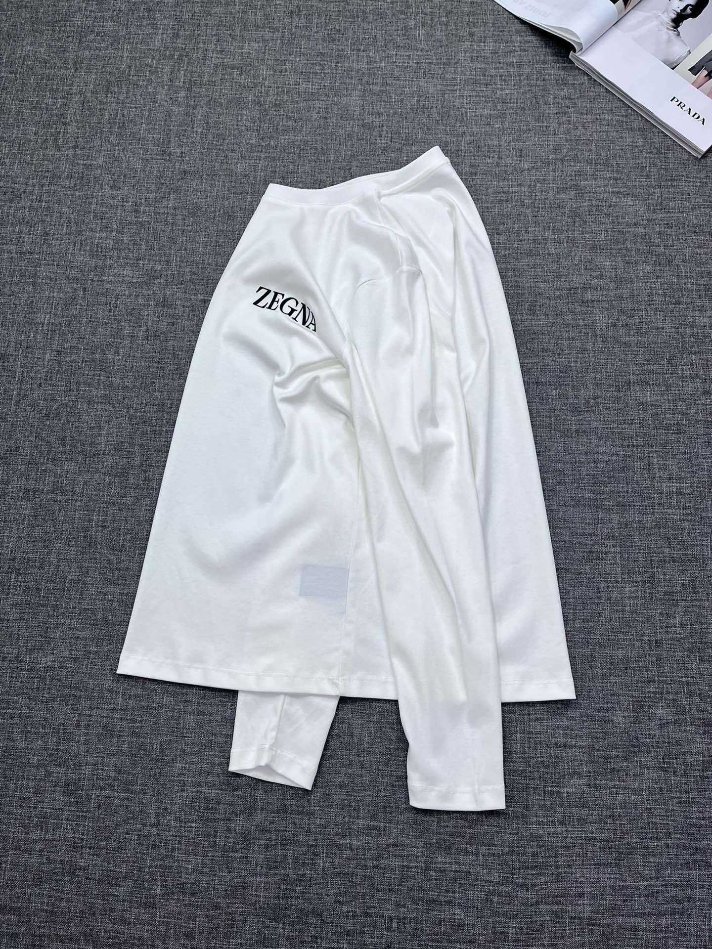 GXZ Men’s Premium White Long-Sleeve T-Shirt – Minimalist and Timeless Design