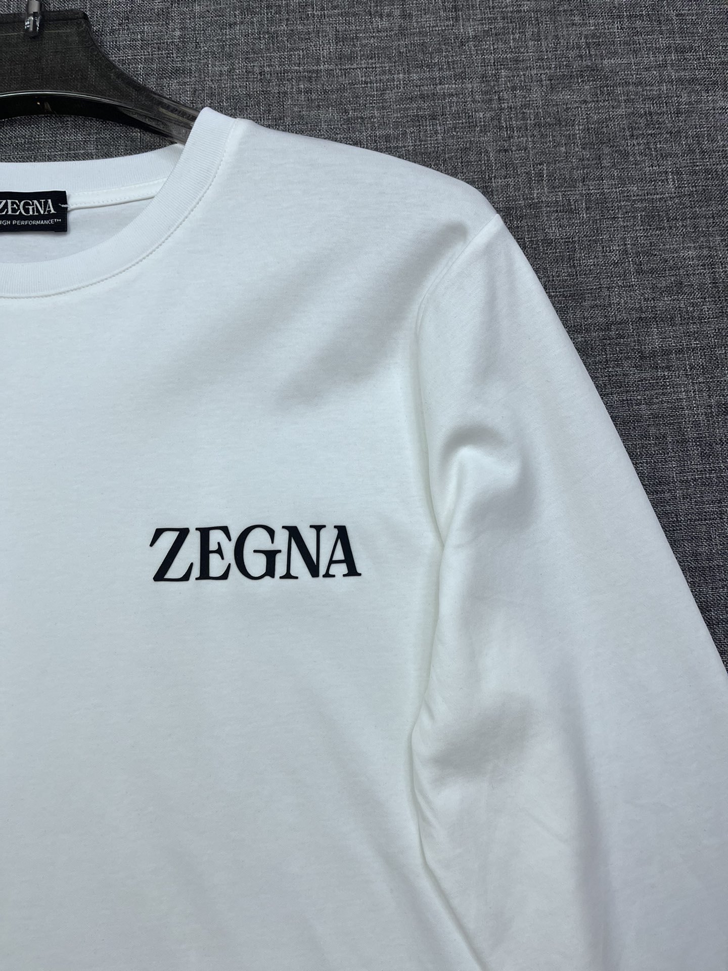 GXZ Men’s Premium White Long-Sleeve T-Shirt – Minimalist and Timeless Design