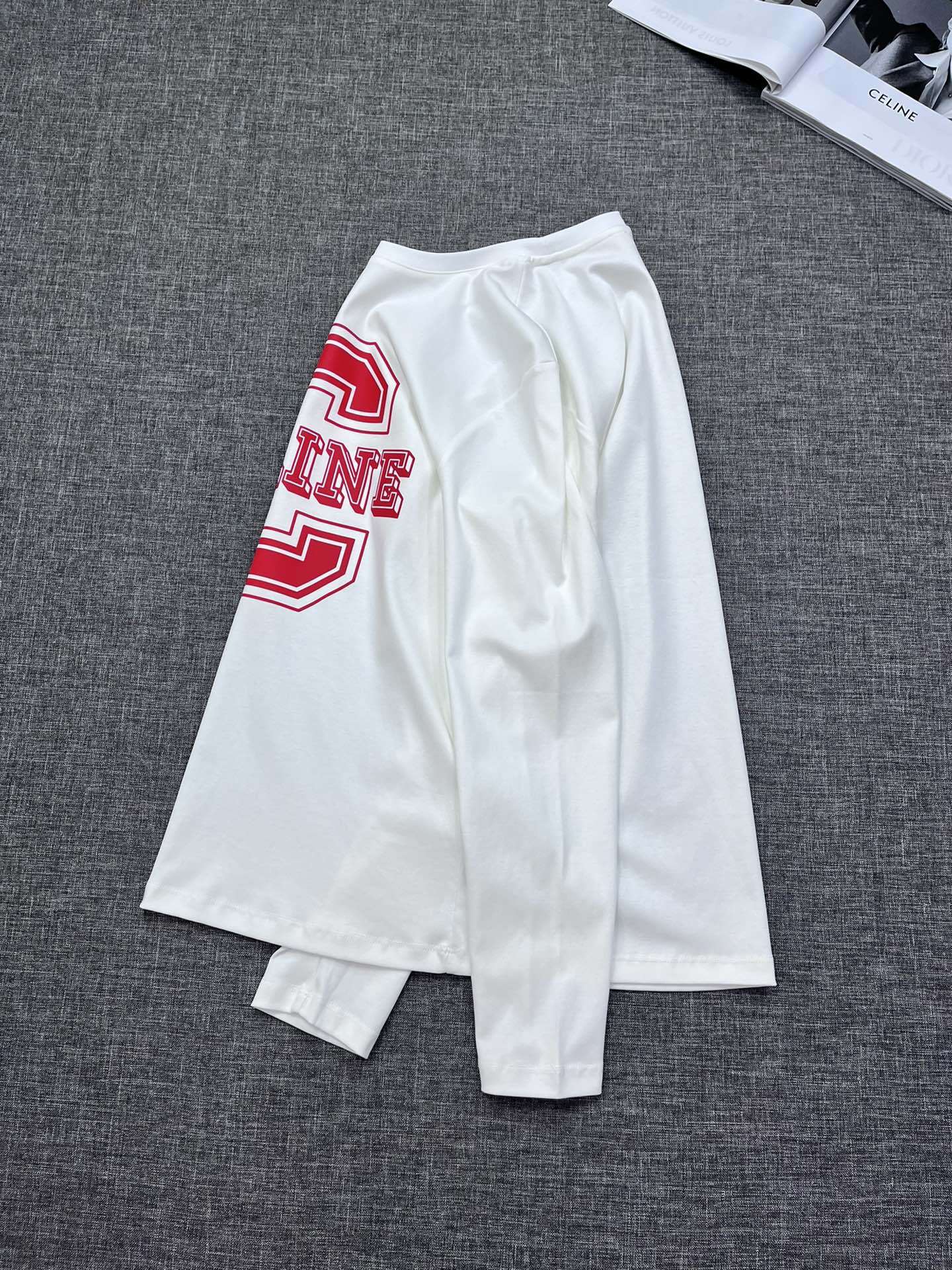 GXZ Men's White Long-Sleeve T-Shirt with Bold Red Graphic – Perfect for Streetwear and Casual Outfits