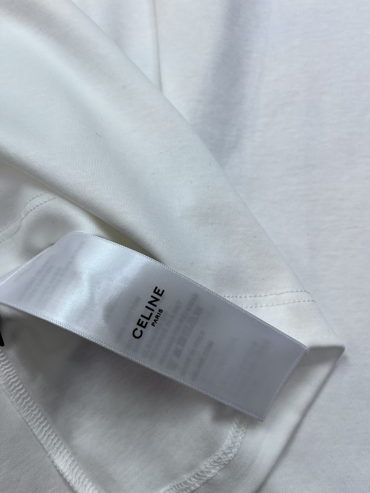 GXZ Men's White Long-Sleeve T-Shirt with Bold Red Graphic – Perfect for Streetwear and Casual Outfits