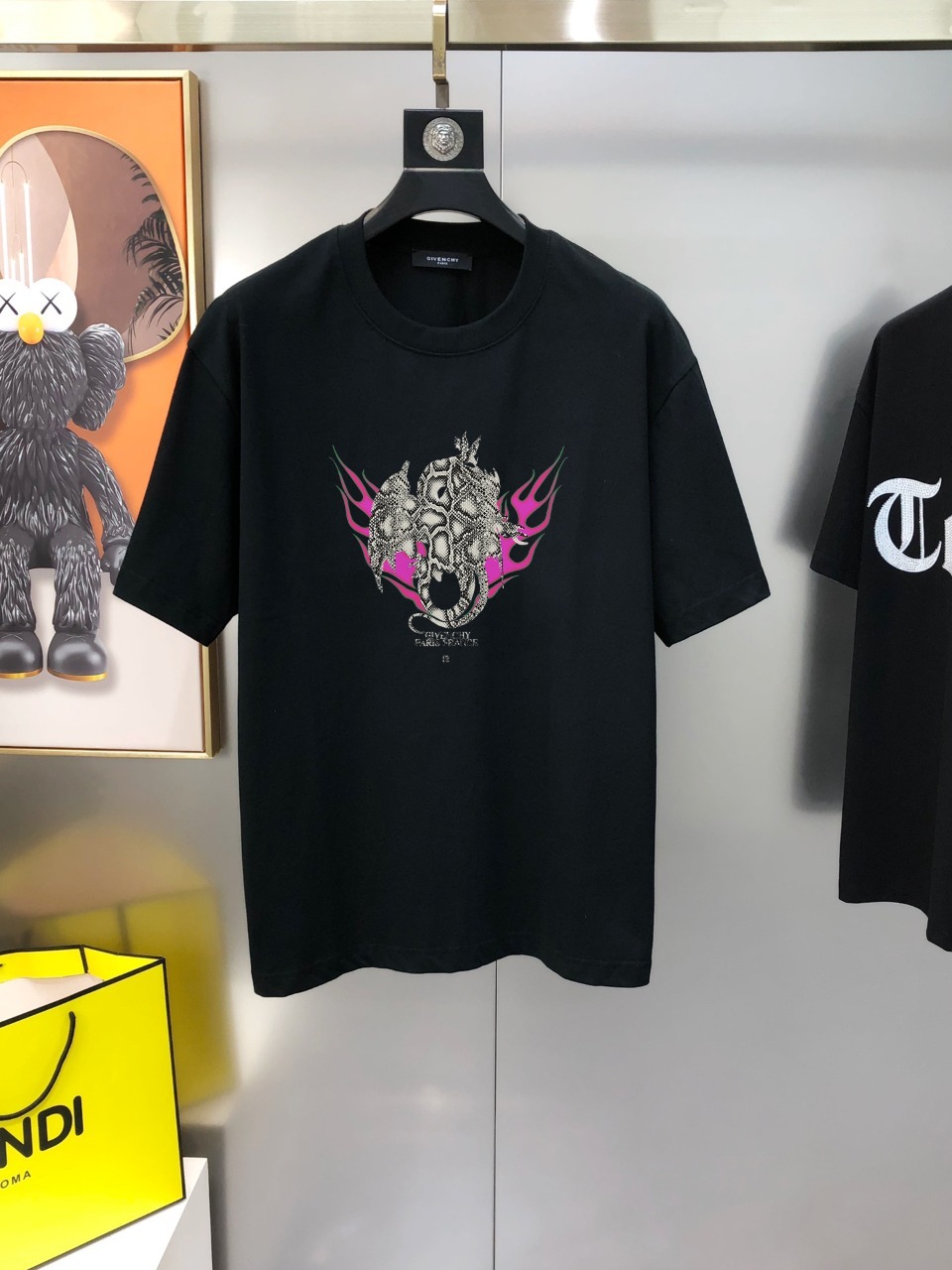 GXZ Men's White T-Shirt with Snake and Flame Graphic – Unique Urban Streetwear