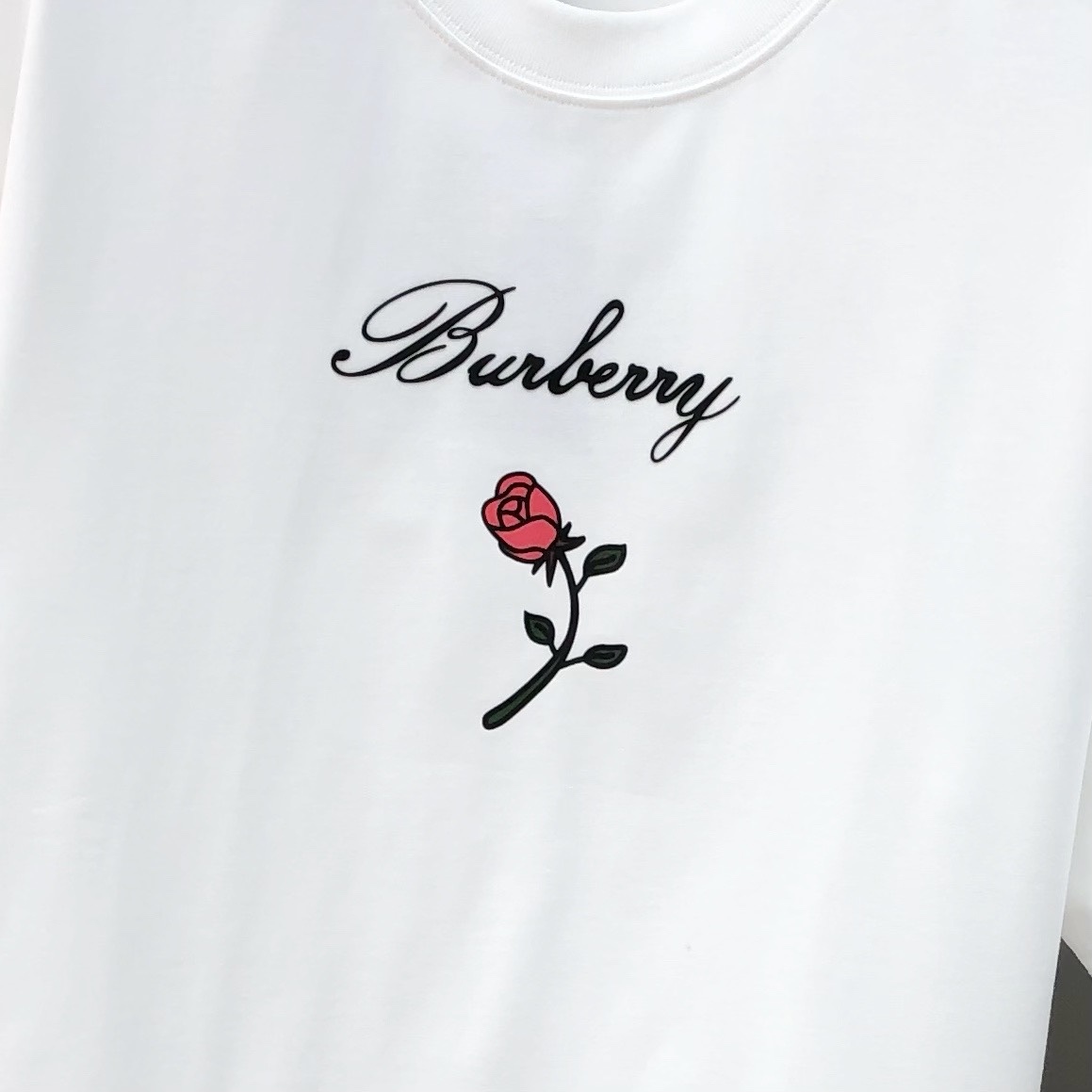 GXZ Men's Olive Green Rose Embroidery T-Shirt – Effortlessly Chic Casual Wear