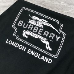 GXZ Men’s White Graphic Logo T-Shirt – Classic Burberry-Inspired Casual Wear