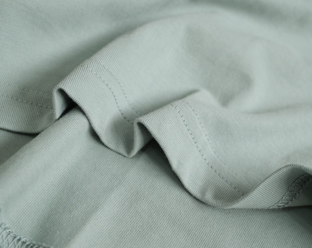 GXZ Minimalist Long Sleeve T-Shirt for Men – Soft Cotton, Available in Sage Green, Black, and White