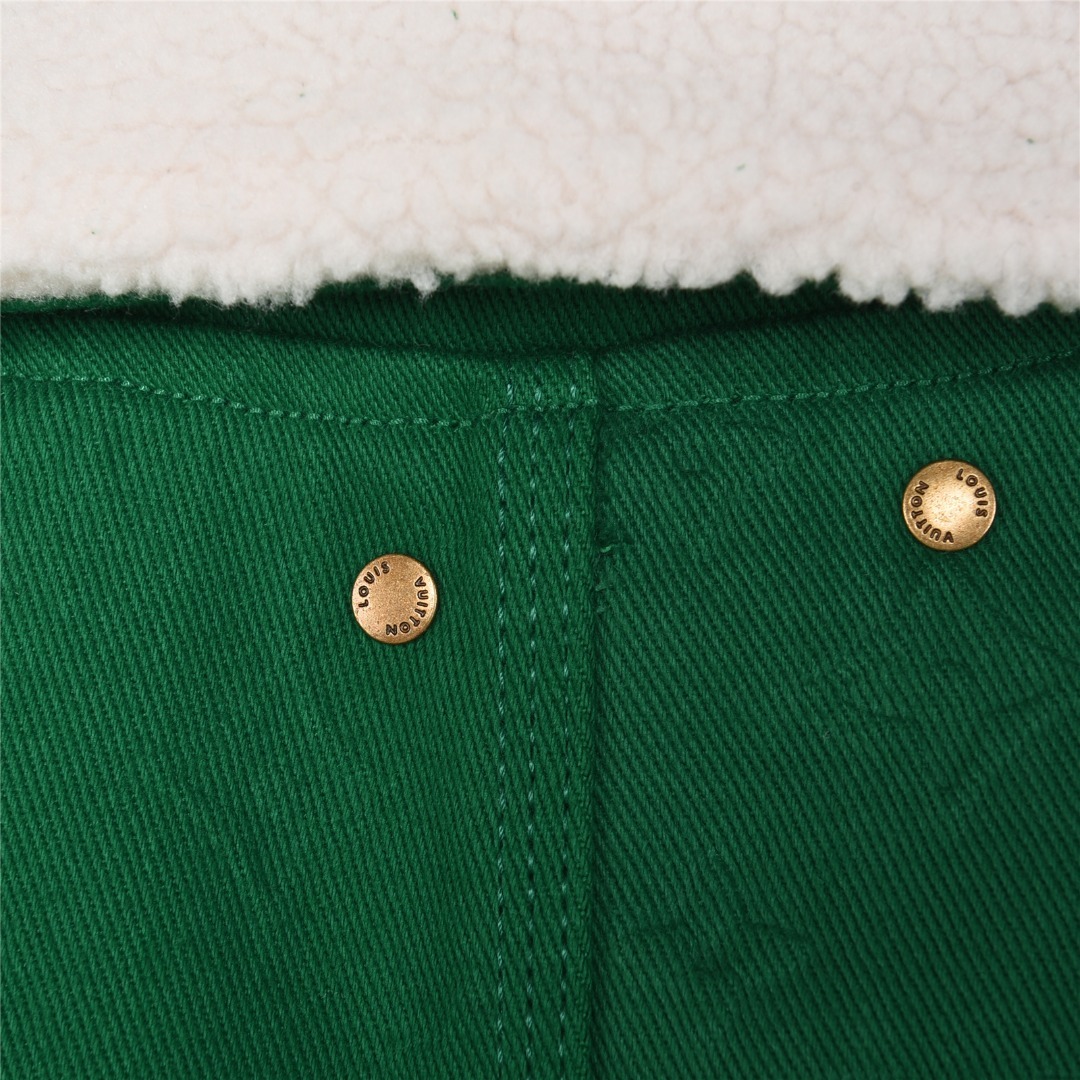 Elevate Your Style with the GXZ Green Shearling-Collar Jacket