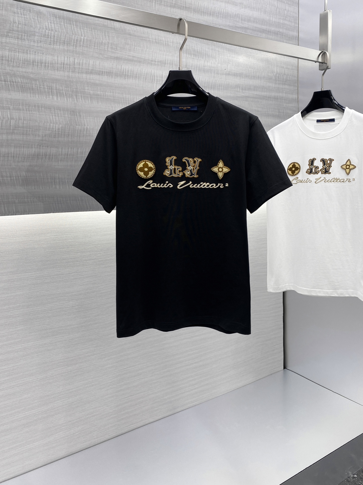 GXZ Men’s Luxe Embroidered Logo T-Shirt – Premium Casualwear for Stylish Men