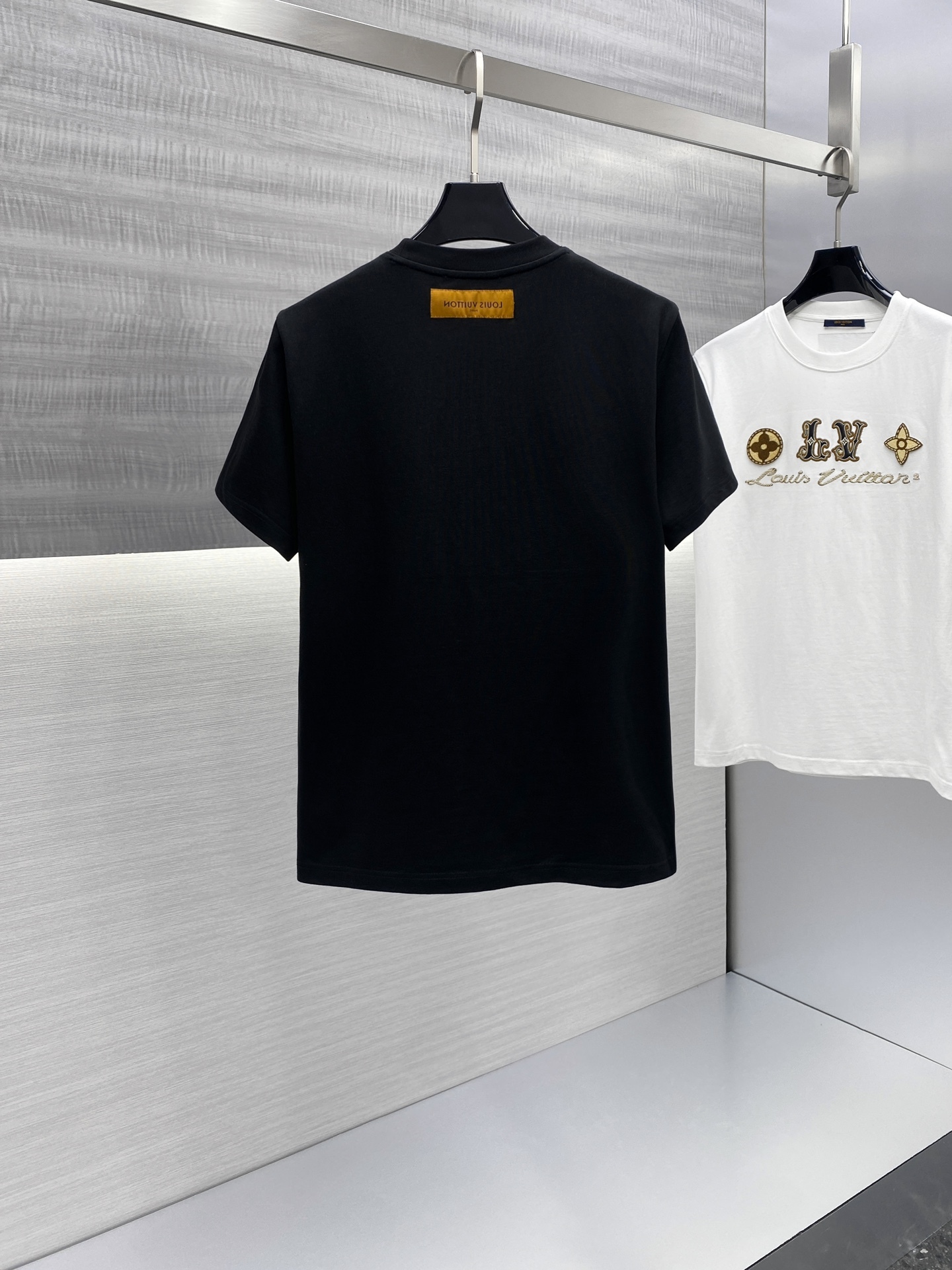 GXZ Men’s Luxe Embroidered Logo T-Shirt – Premium Casualwear for Stylish Men