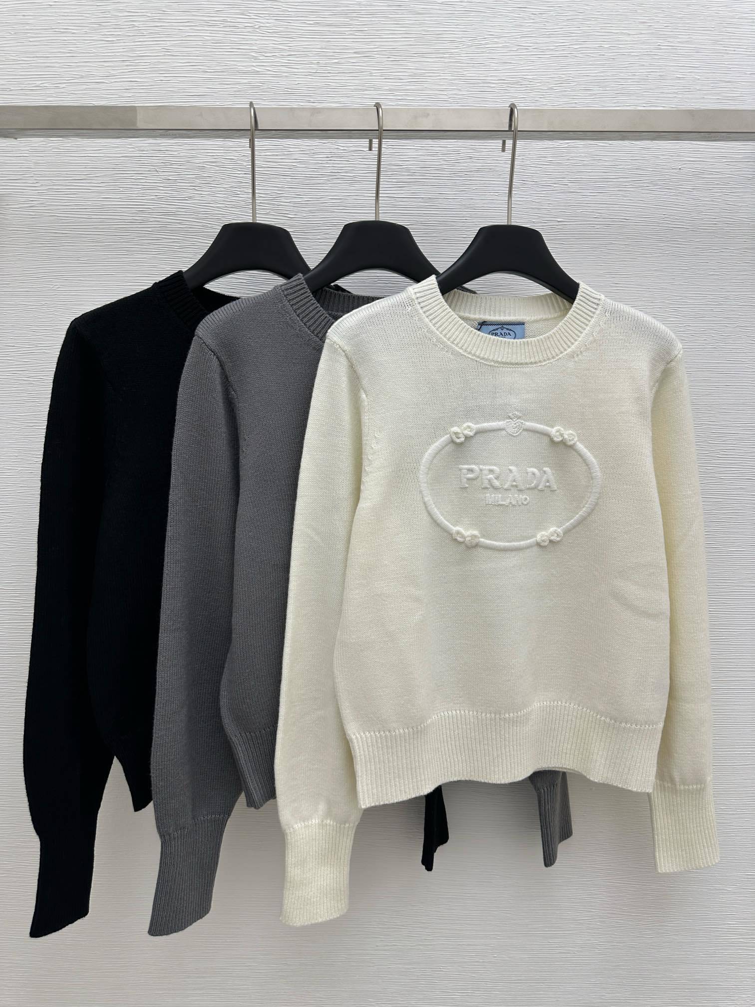 GXZ Elegant Cable Knit Cardigan with Embroidered Logo