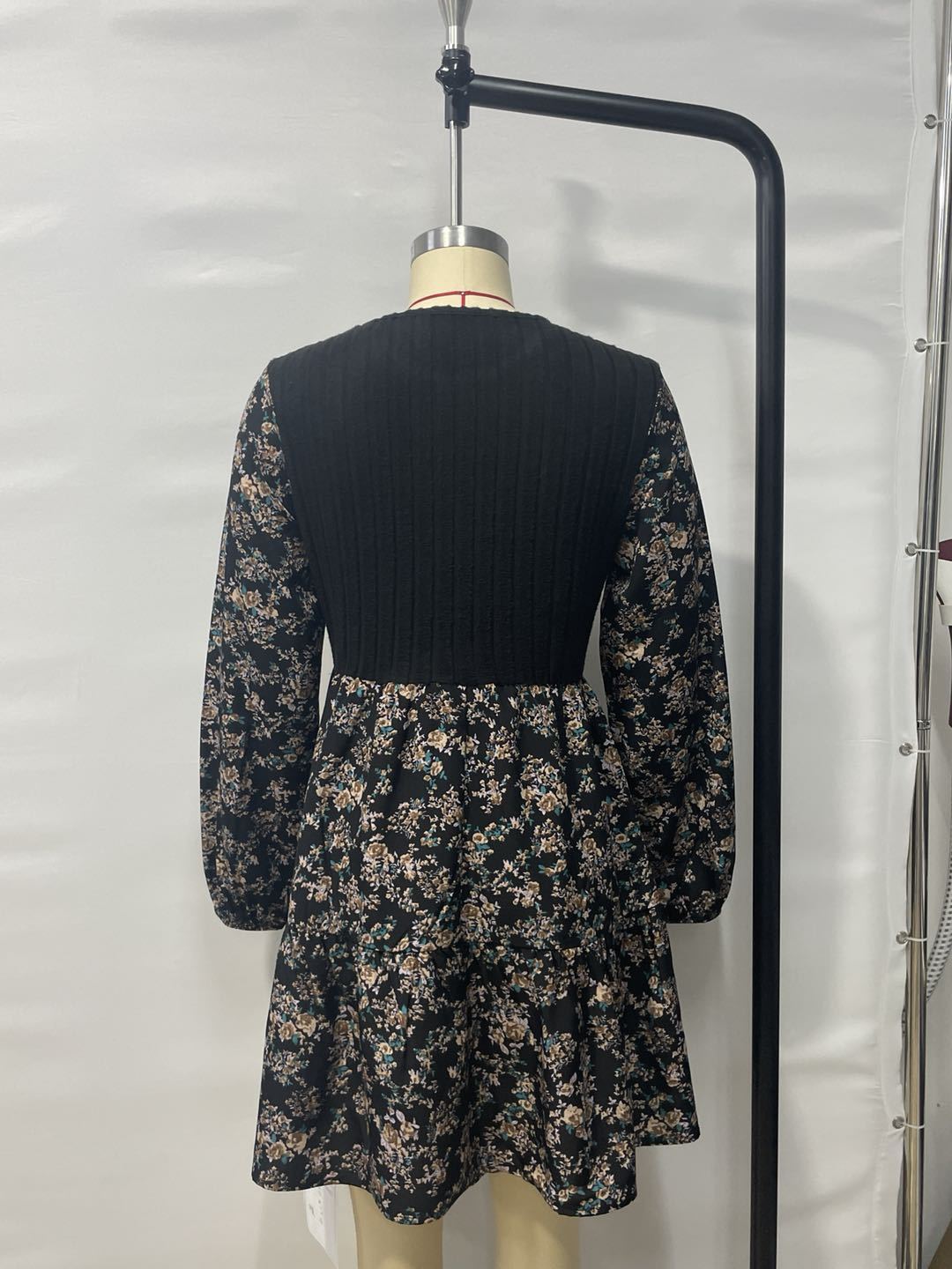 GXZ Long-Sleeve Floral Skater Dress - Effortless Elegance