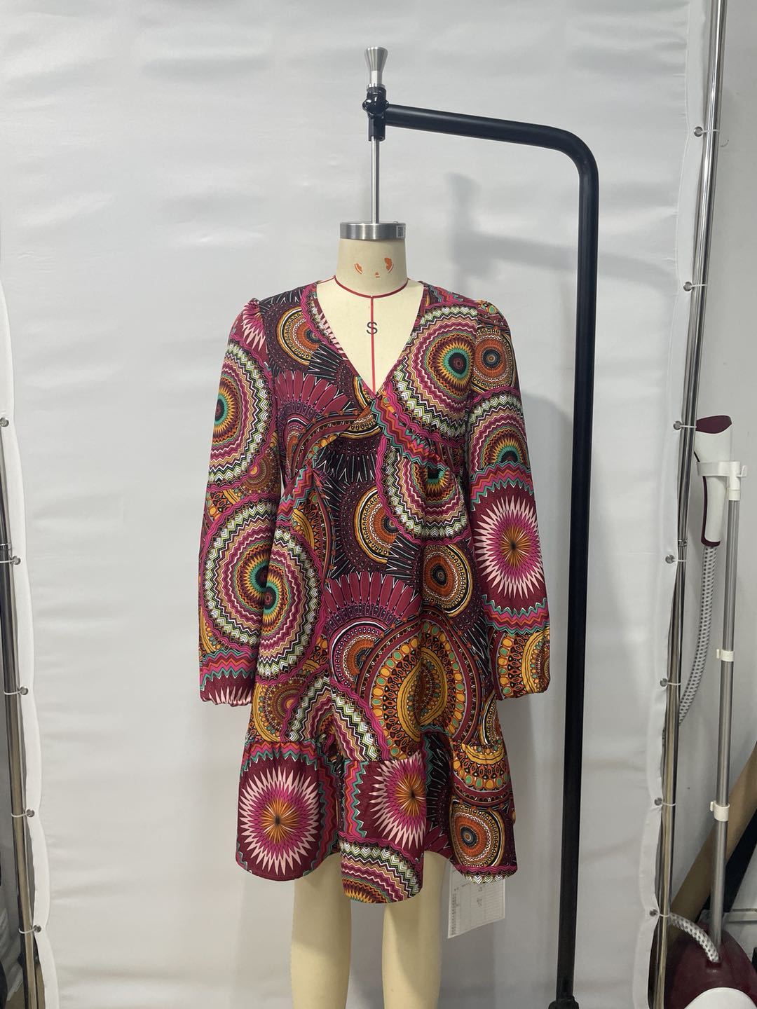 Captivating Bohemian Vibes - GXZ V-Neck Printed Long-Sleeve Dress