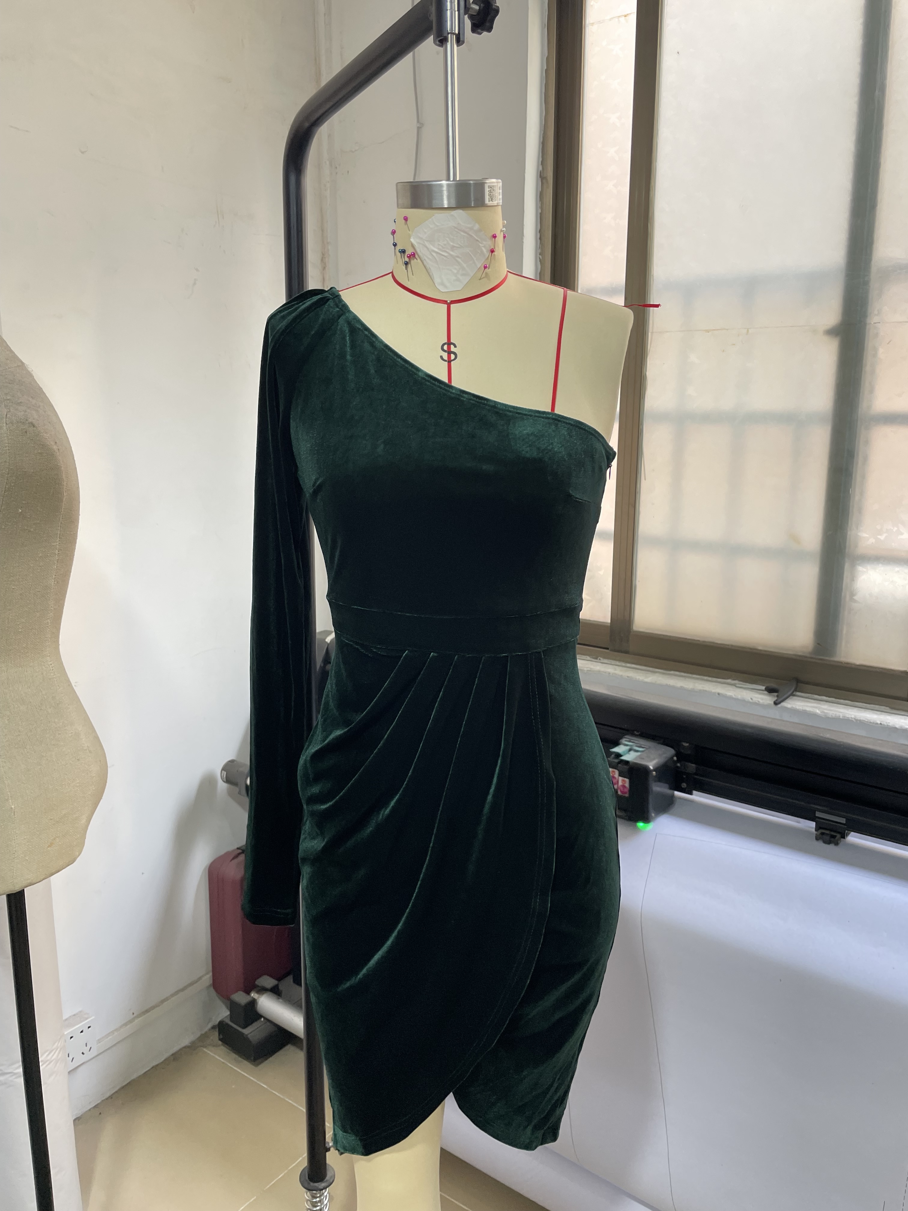 GXZ One-Shoulder Velvet Dress with Dramatic Draping and Side Slit