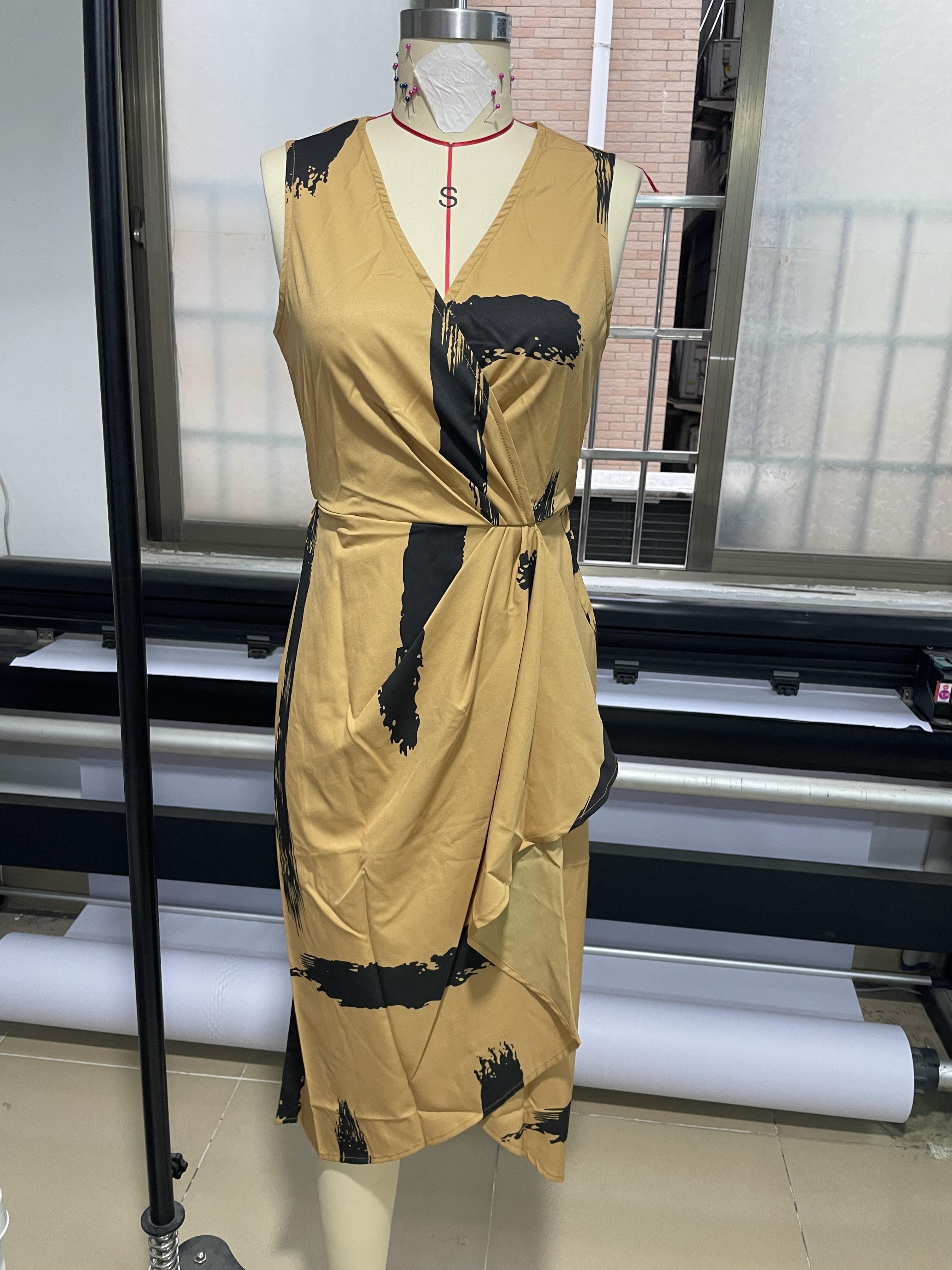 GXZ Women's Sleeveless Wrap Midi Dress with Artistic Print