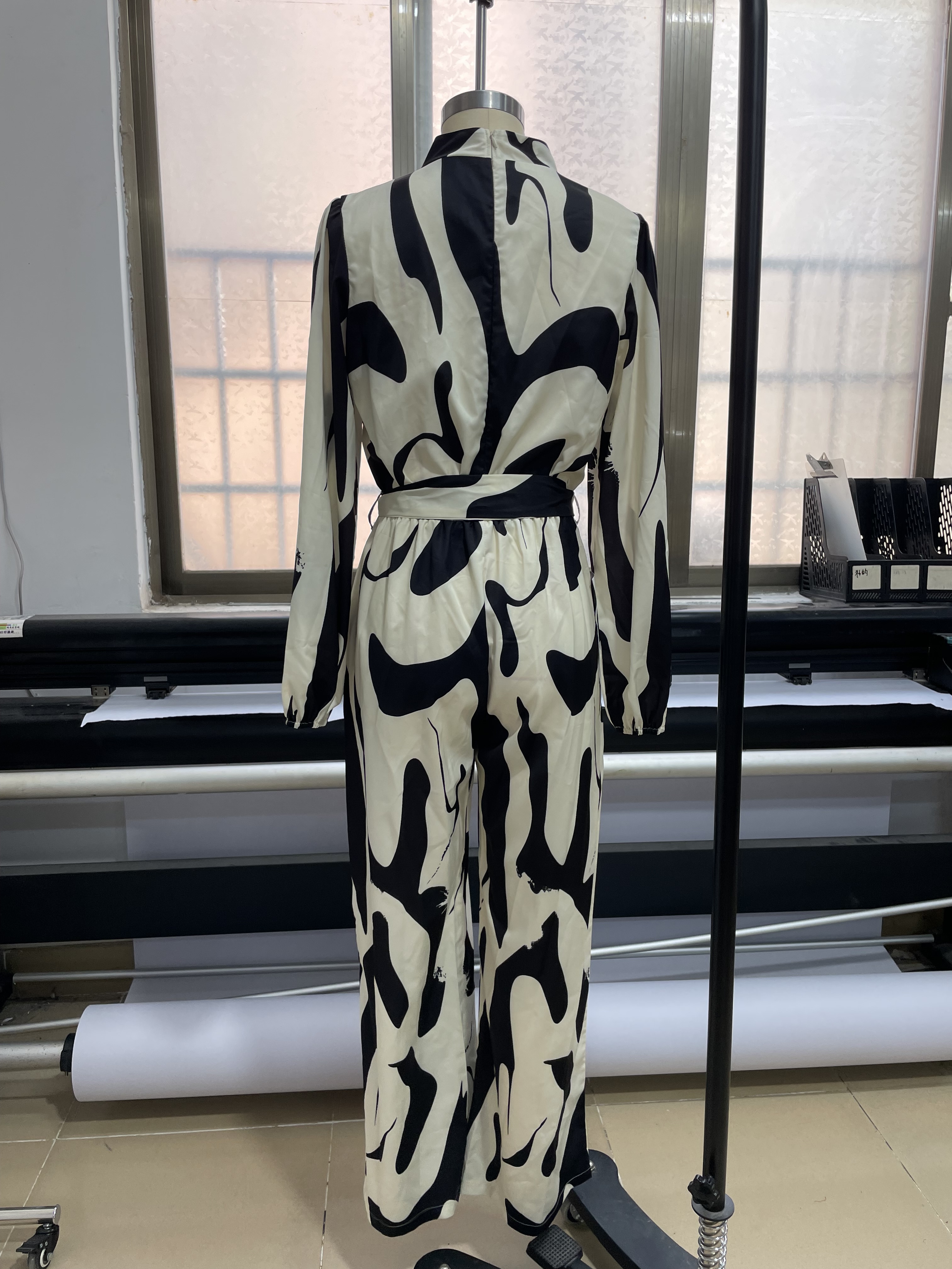 GXZ Women's Abstract Print High-Neck Jumpsuit Elegant Wide-Leg Design