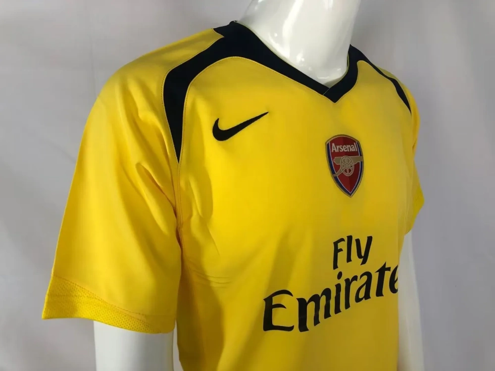 06-07 Arsenal Retro Away Jersey