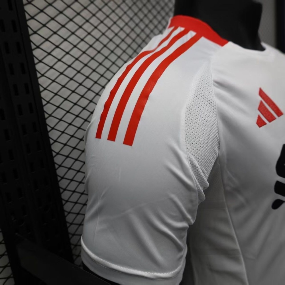 Liverpool's second away player edition football jersey for 2025-2026