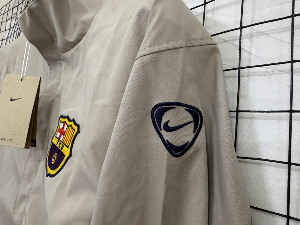 26-27 Barcelona Cacibaretto Windproof Clip