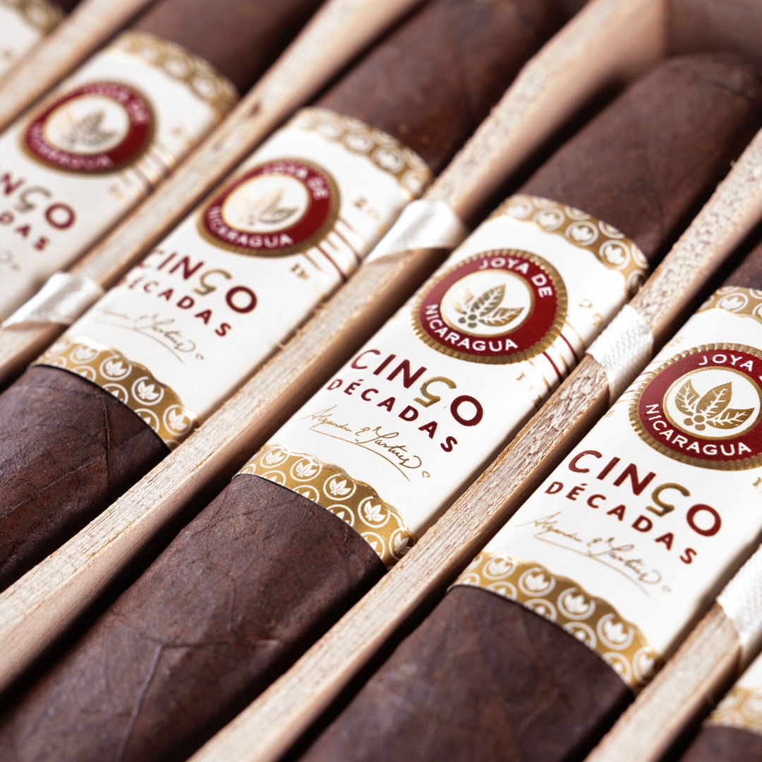 Joya de Nicaragua Cinco Décadas El Cumiche 10s 尼加拉瓜珍宝  五十周年 宠儿 10支/盒