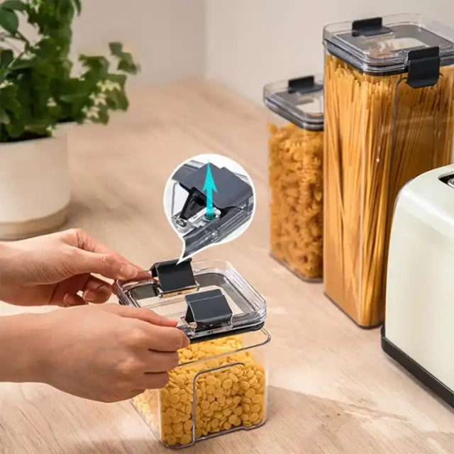 Food storage containers
