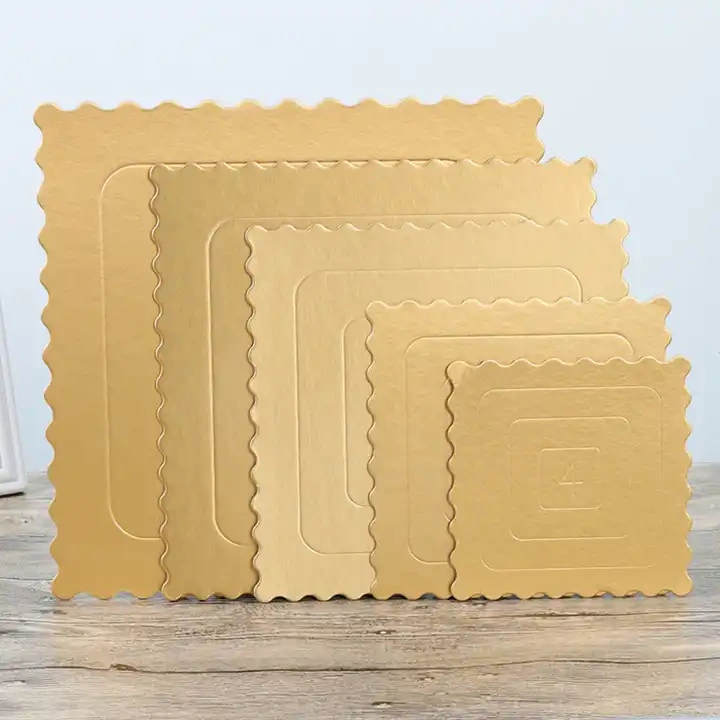 Golden square 35cm cake mat