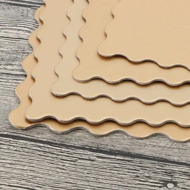 Golden square 35cm cake mat