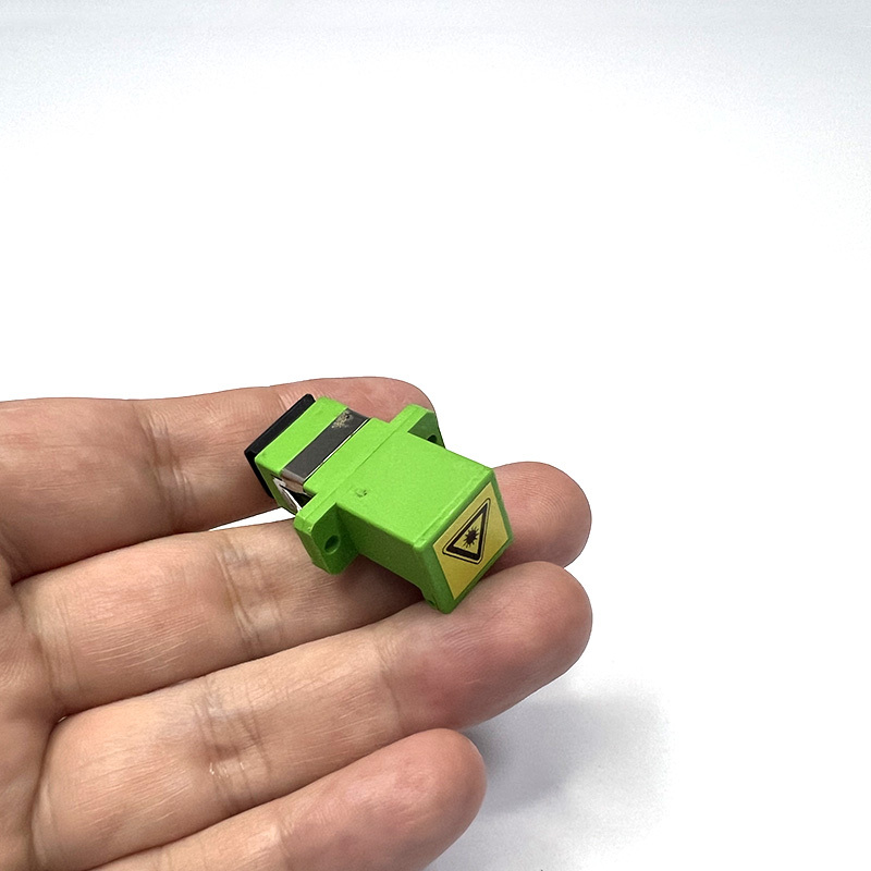 Adaptateur SC/APC avec obturateur automatique anti-poussière vert