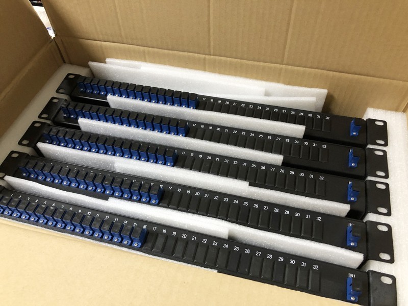 Rack Mounted PLC Splitter 1 U hight 19 inch 8 channels 16 channels 32 Channels Optional