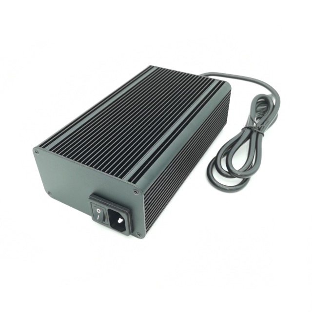 Smart Waterproof design 88.2V 4A Lithium battery charger For 72V 21S Li-ion Battery charger Electric Scooter E-bike motorcycle
