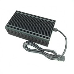 Smart Waterproof design 25.2V 10A Lithium battery charger For 24V 6S Li-ion Battery charger Electric Scooter E-bike motorcycle