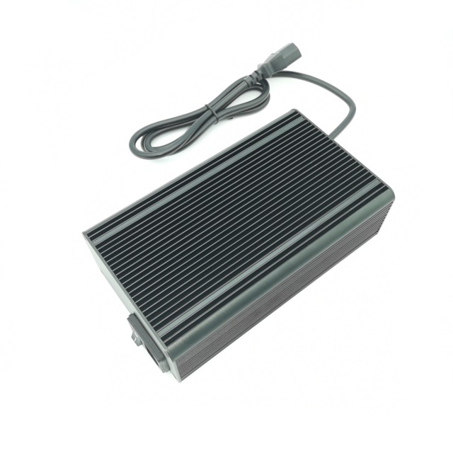 Smart Dustproof design 75.6V 4A Lithium battery charger For 60V 18S Li-ion Battery charger Electric Scooter E-bike motorcycle