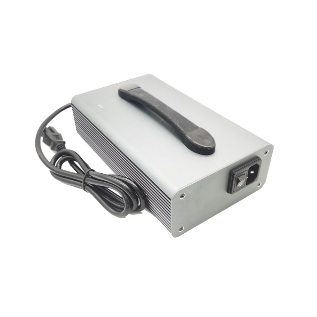 Smart Dustproof design 88.2V 6A Lithium battery charger For 72V 21S Li-ion Battery charger Electric Scooter E-bike motorcycle