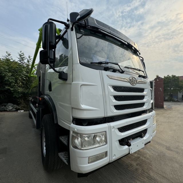 Zoomlion Concrete Pump Truck 37m