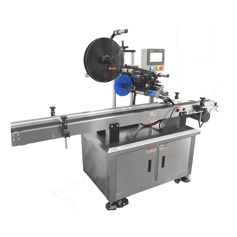 Fully automatic flat labeling machine