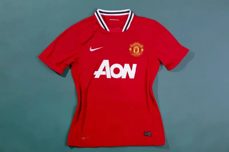 Retro Manchester United 11-12 Home Jersey