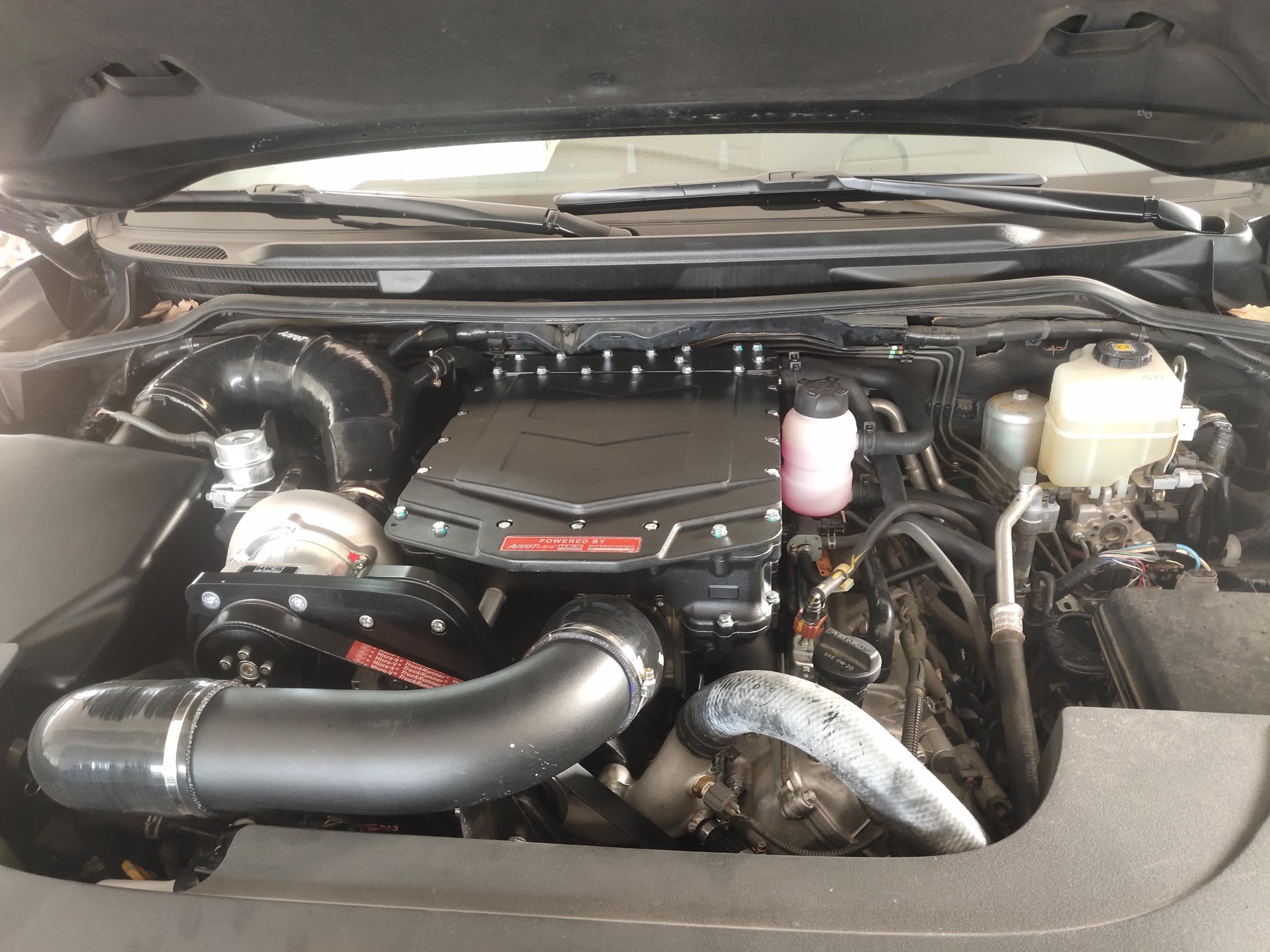 Land Cruiser 5.7L V8 HKS Centrifugal Supercharger Kit