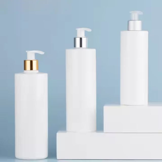 PET bottle with gold silver lotion pump