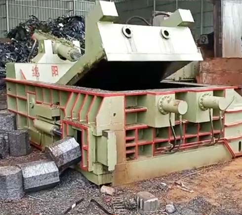 hydraulic metal baler