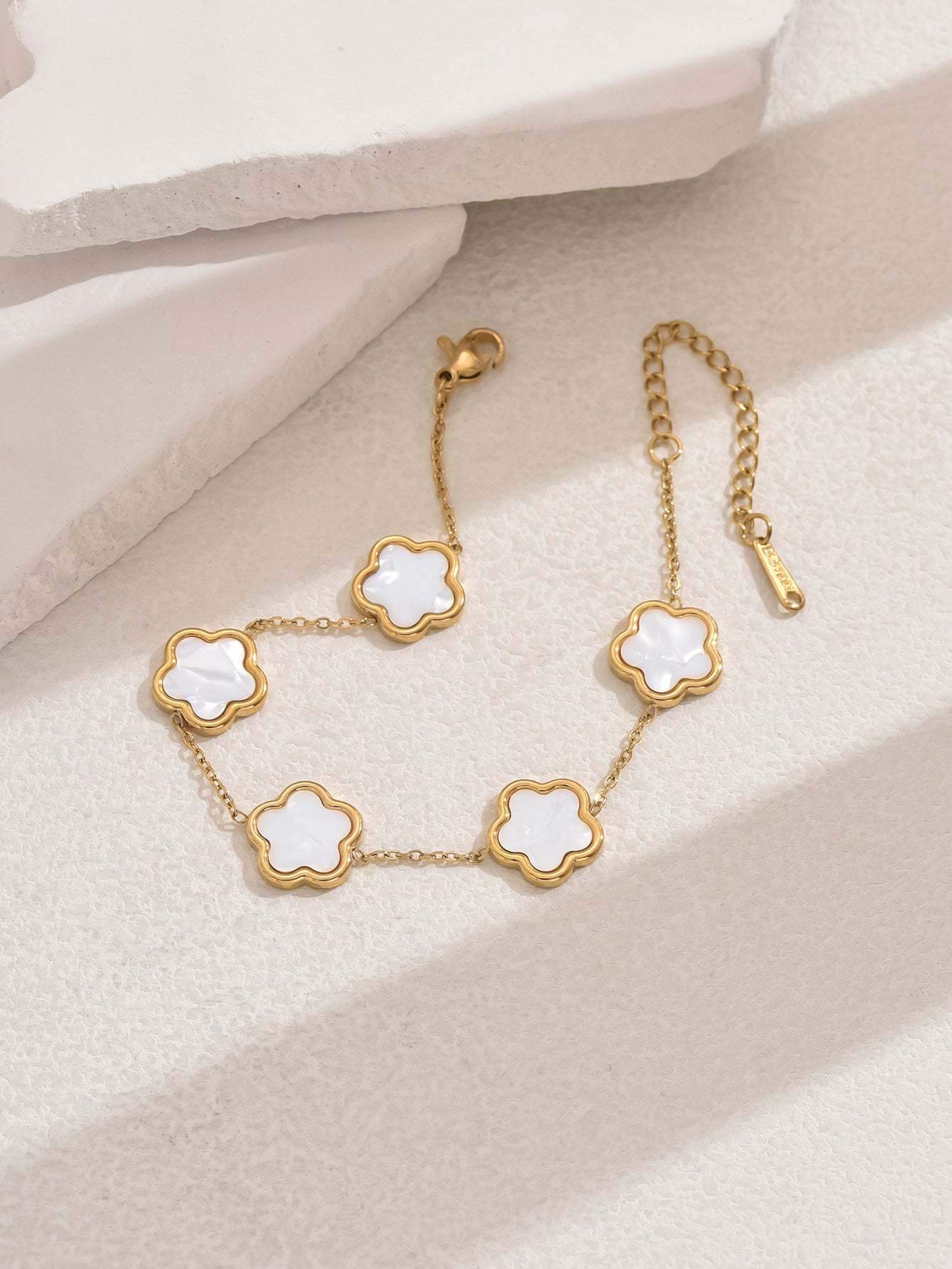 18K Gold Plated 一件时尚简约通勤贝壳花朵高级感女款链条手链