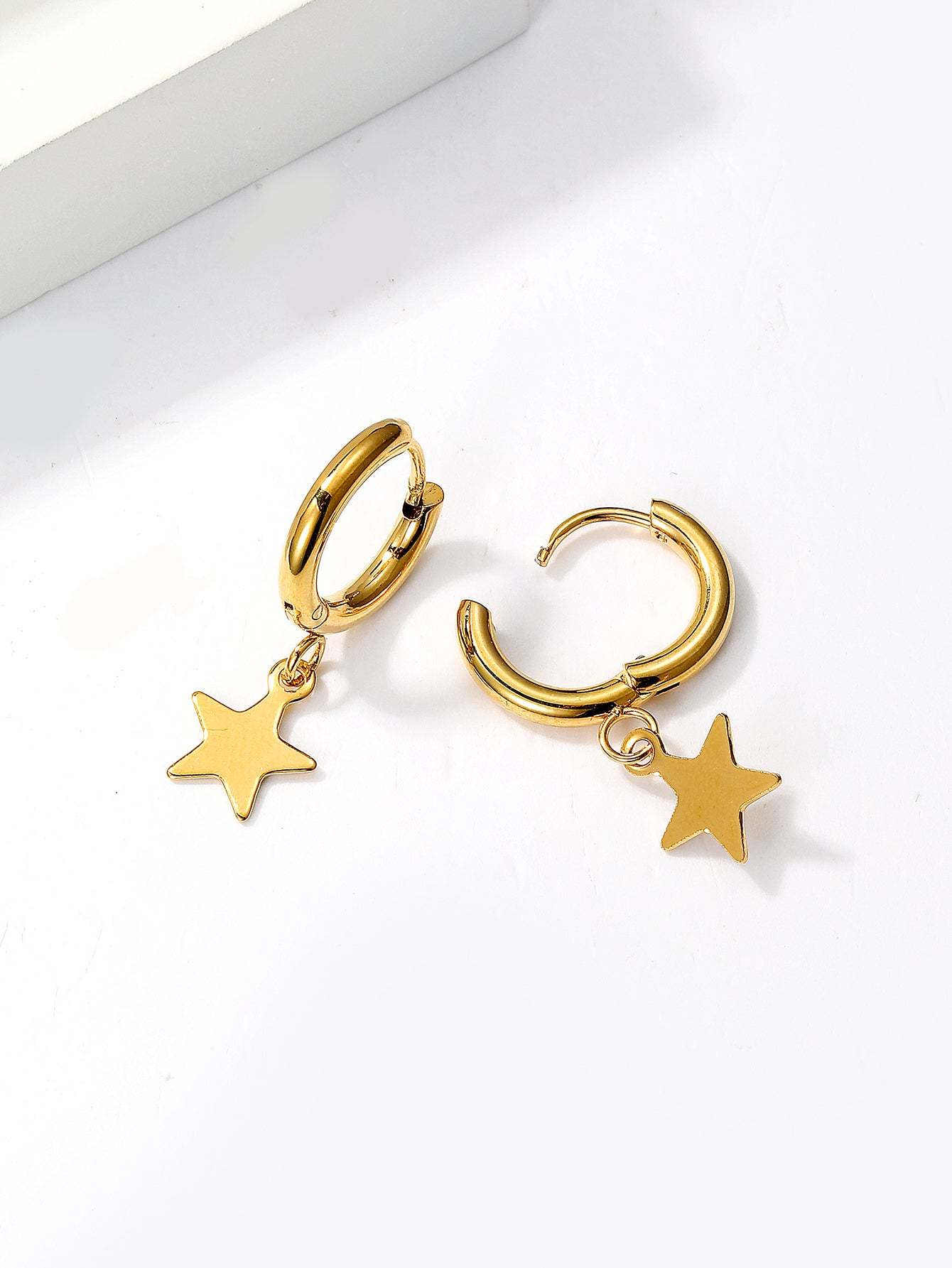 18K Gold Plated 1对时尚经典百搭个性高级感星星女款耳环耳坠