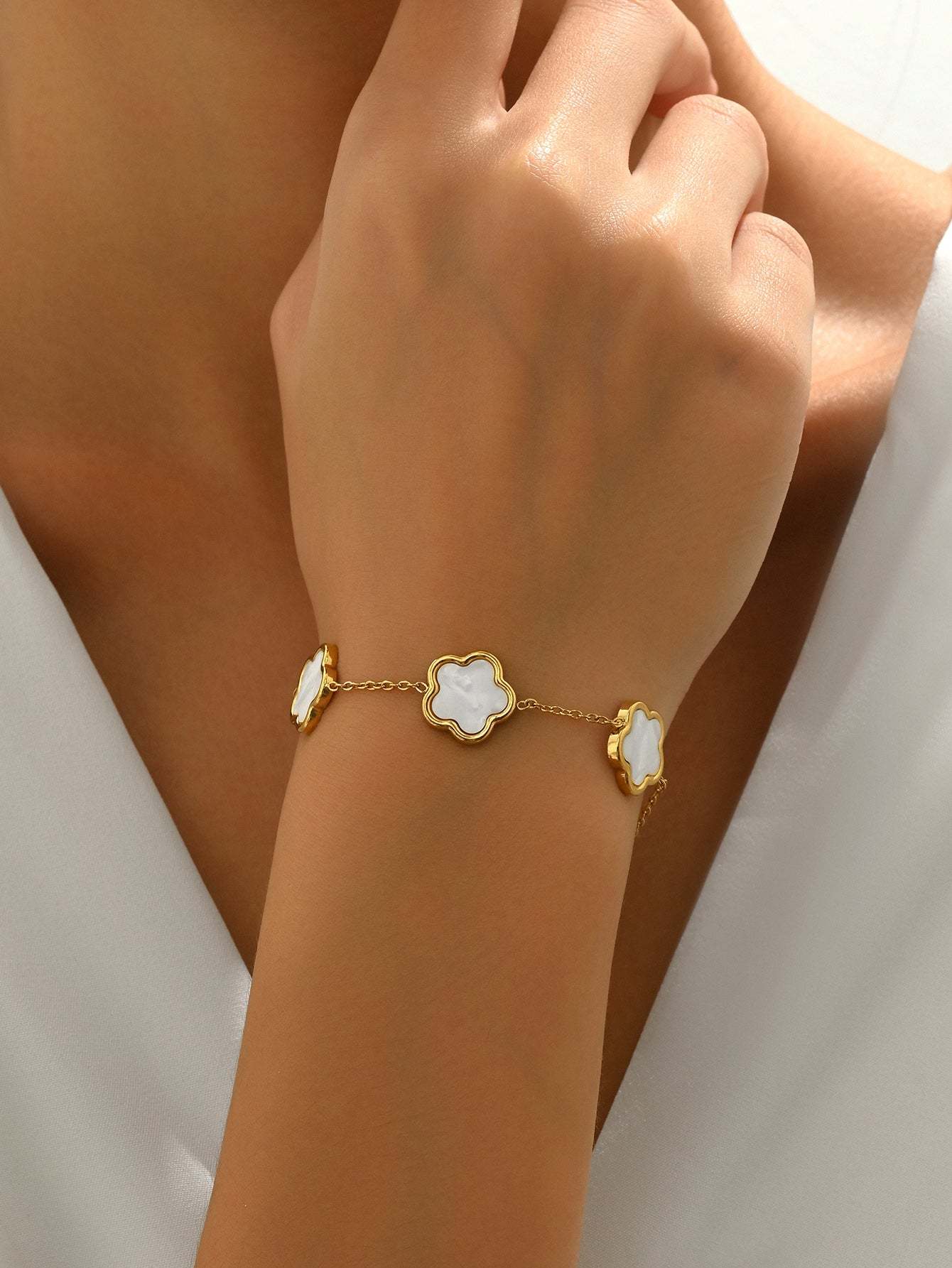 18K Gold Plated 一件时尚简约通勤贝壳花朵高级感女款链条手链