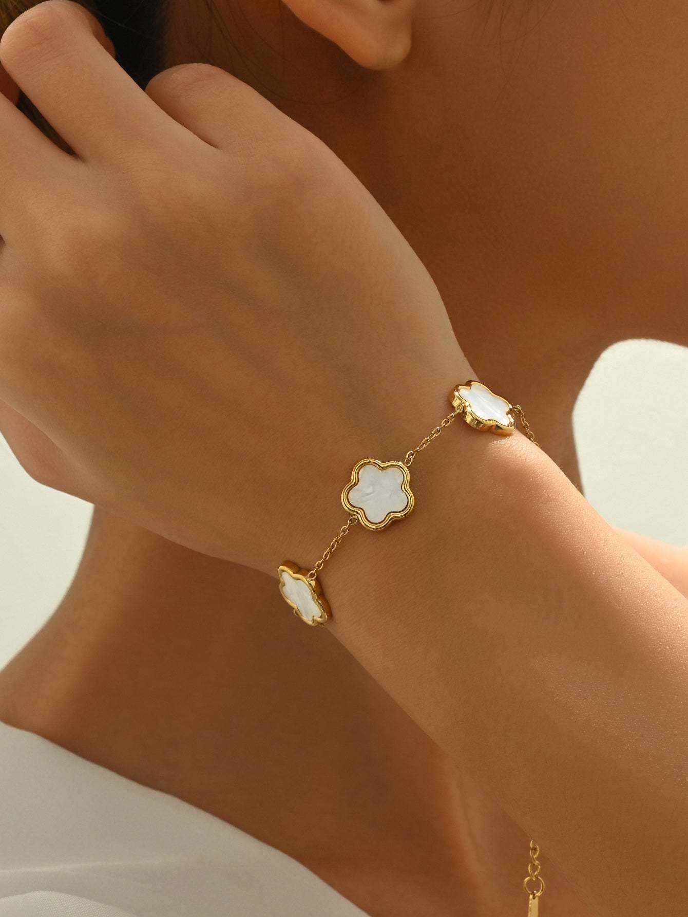18K Gold Plated 一件时尚简约通勤贝壳花朵高级感女款链条手链