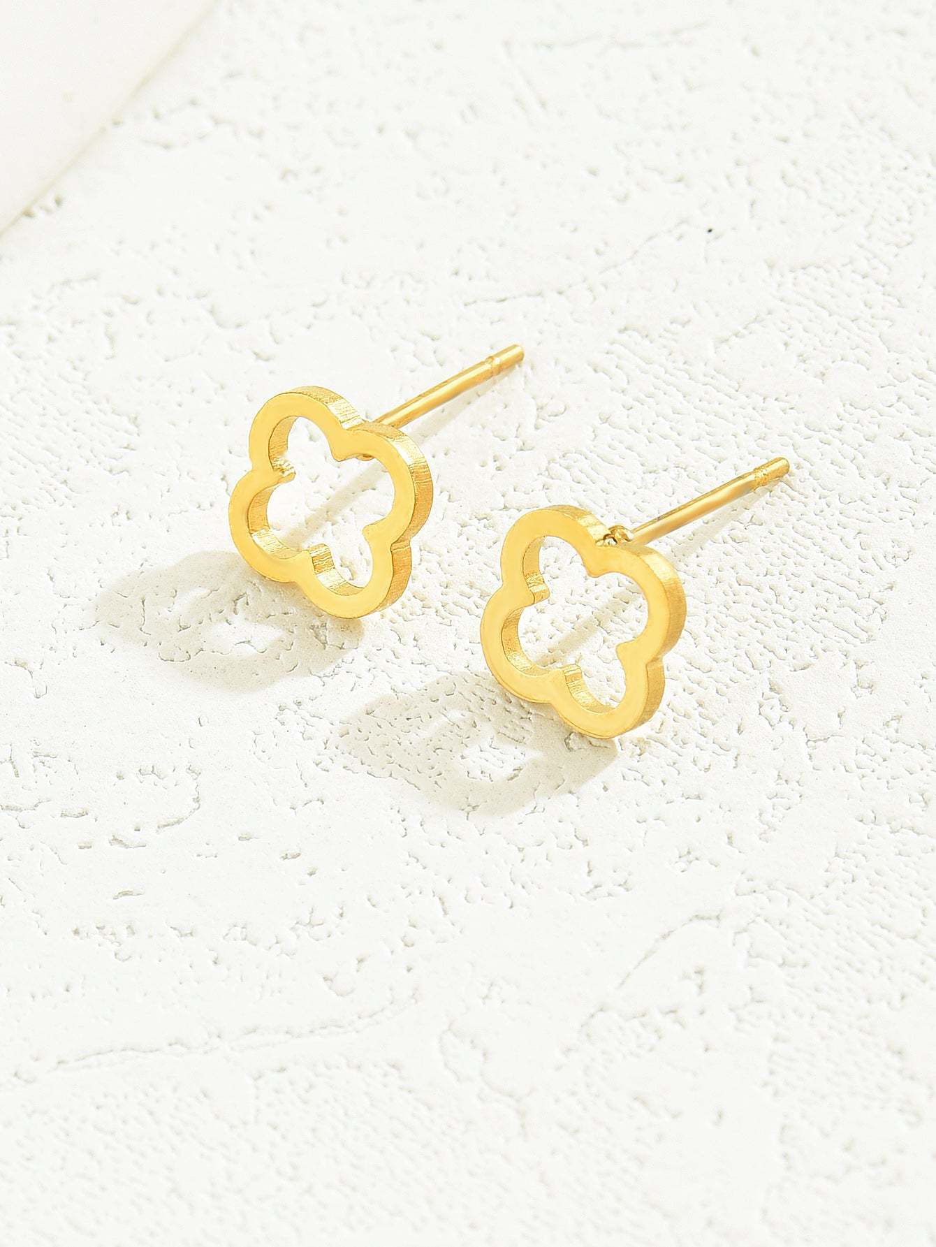 18K Gold Plated 一对时尚复古四叶草雪花耳钉女简约百搭耳骨钉耳环