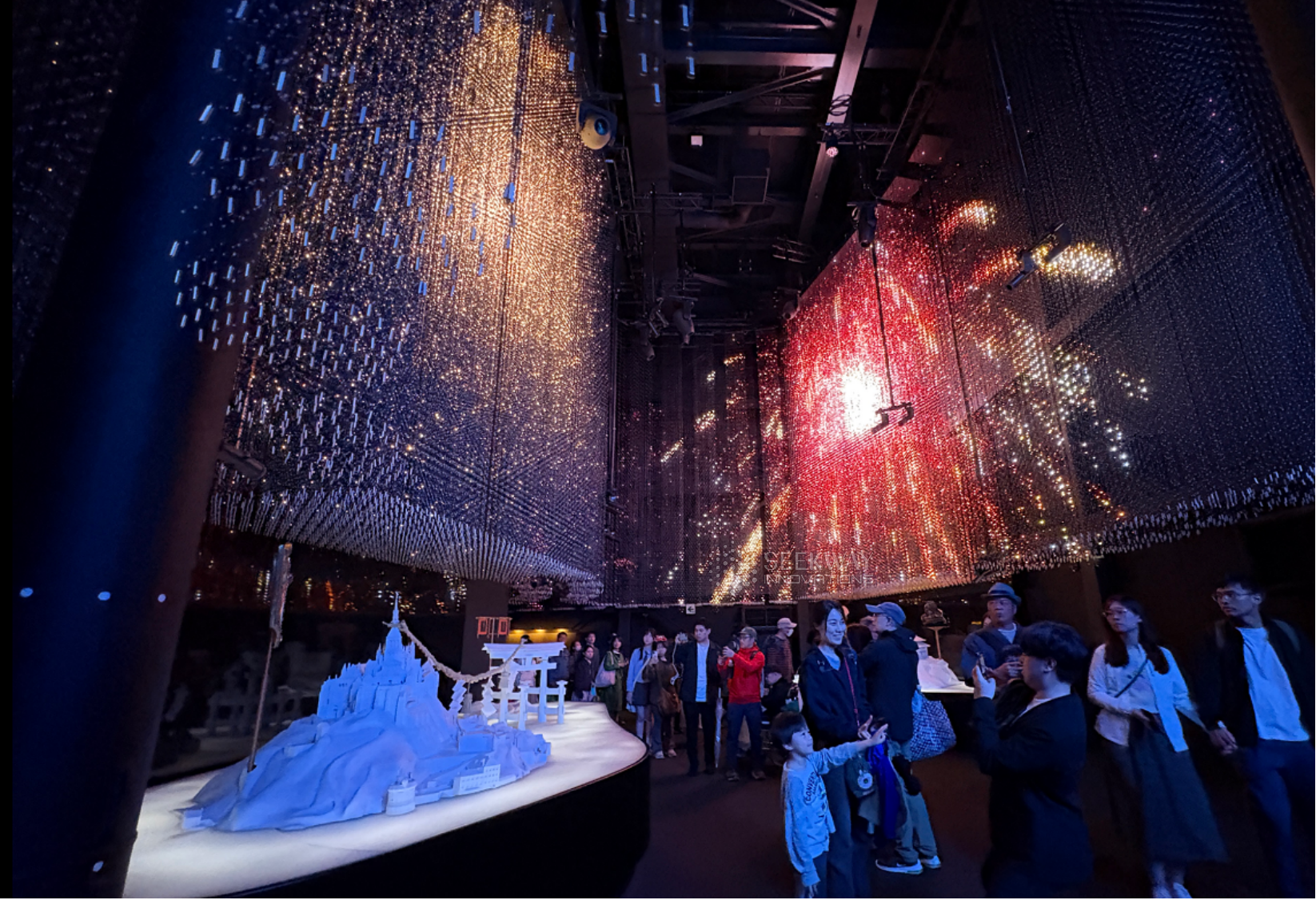 Over 200 Seekway 3D LED qFiber Modules Craft a Dynamic Light Art Space