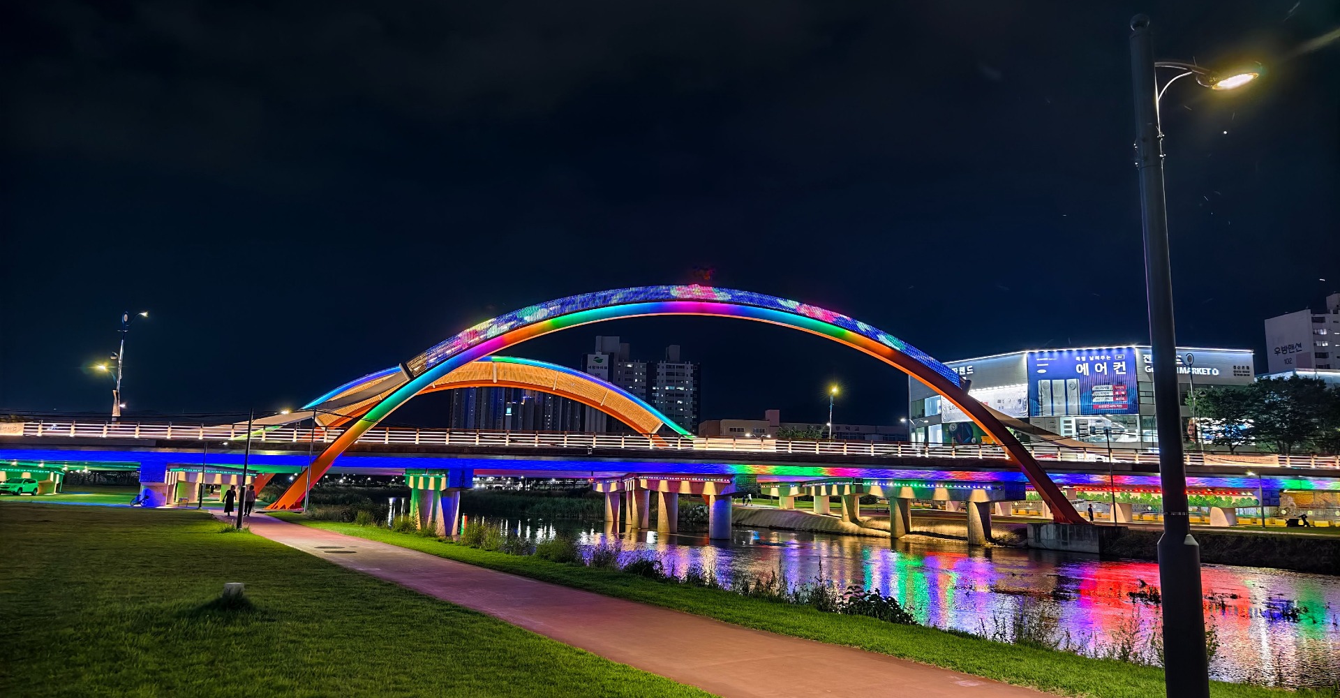 Yeongda Bridge lighting project with CM20 mesh light