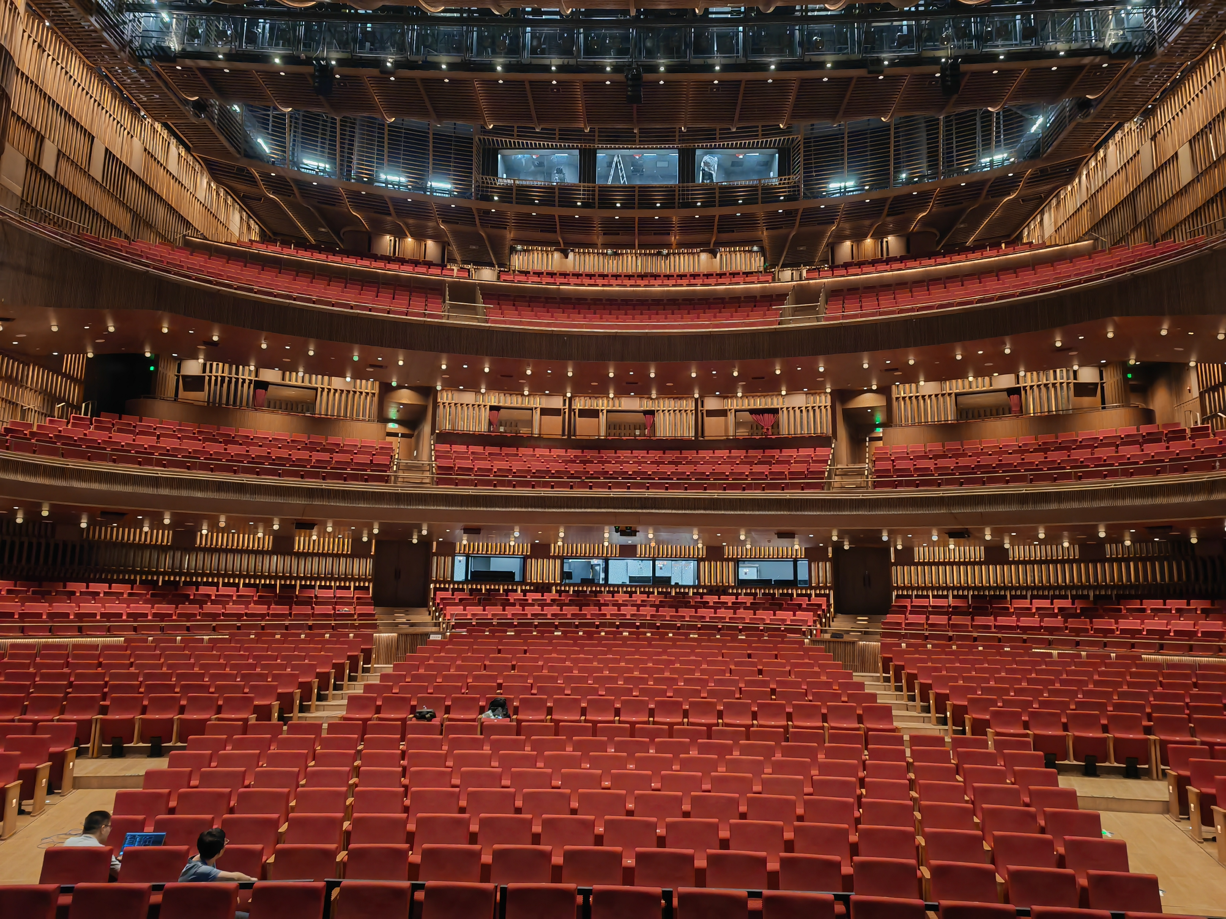 Real-time Sync LED Lighting for Theater Live Performance