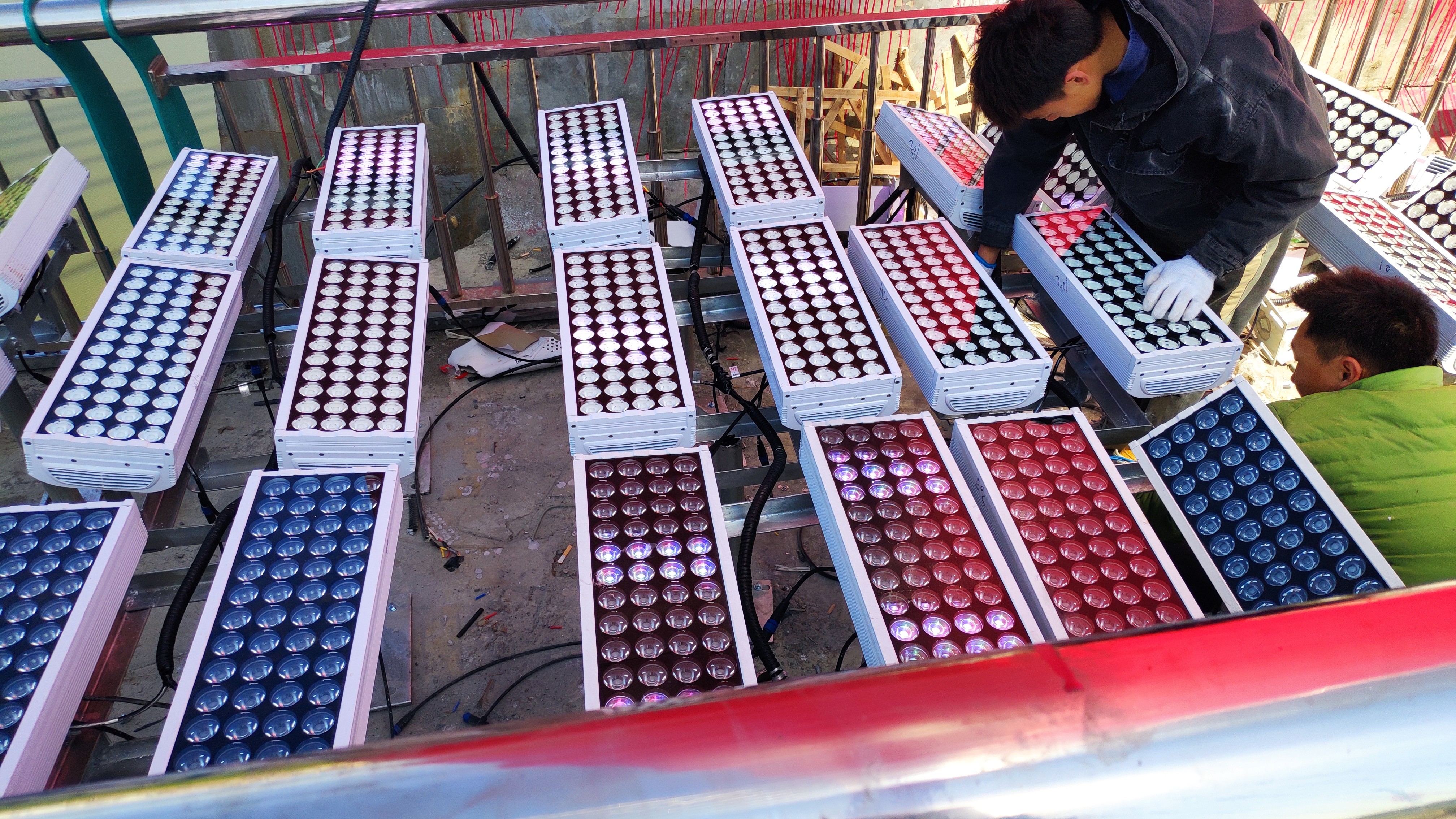 On-site assembly of multi-color LED architectural floodlights