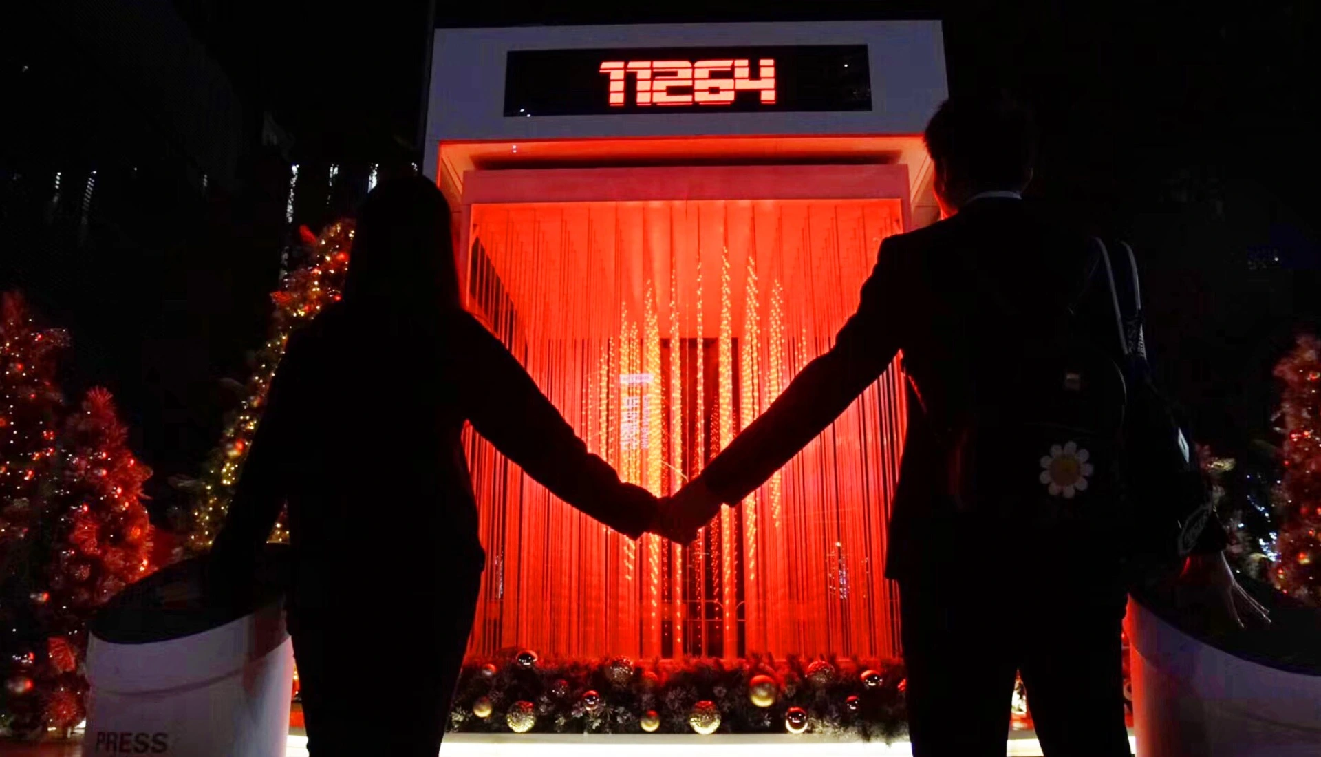Real-time Heart Rate Sensing interactive red 3D qFiber light installation