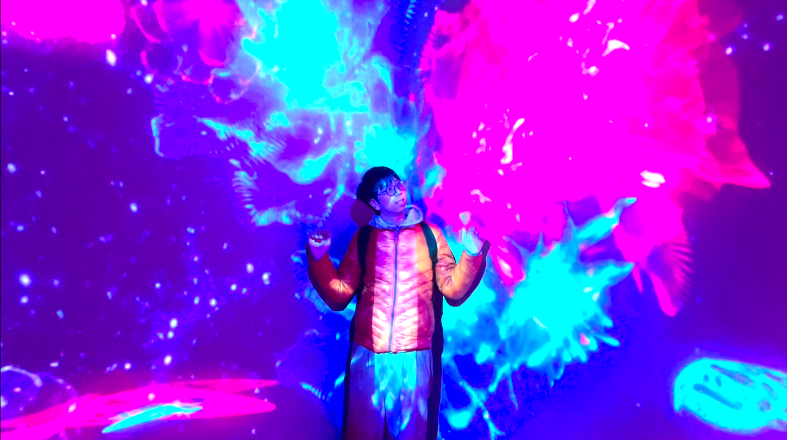 Optical illusions and innovative LED space in Uzbekistan Magic City.(Оптические иллюзии и инновационное LED-пространство в Magic City, Узбекистан.)