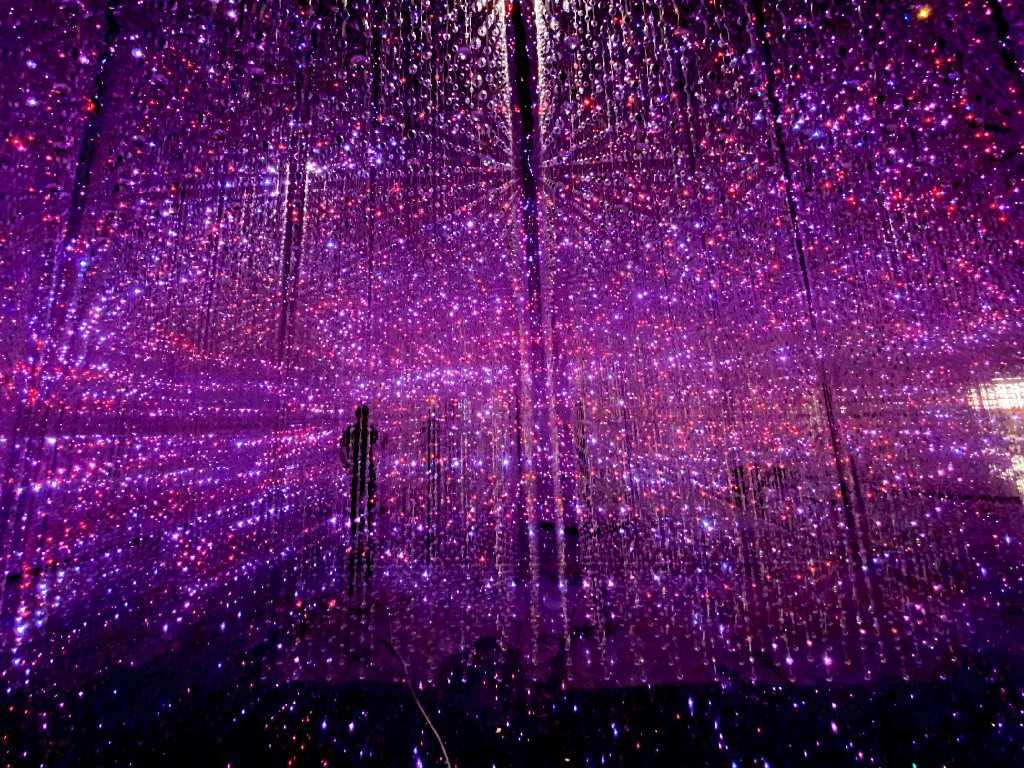 Volumetric qBling LED light curtain, amusement park immersive art installation